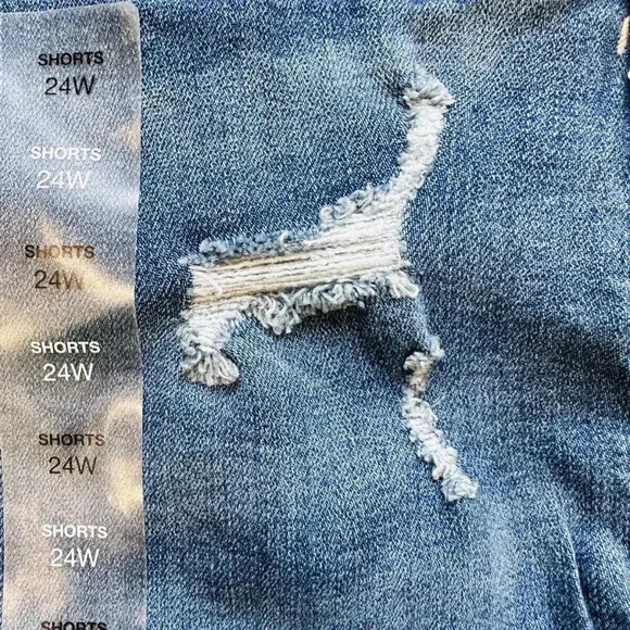 NWT SONOMA Women High Rise Blue Rolled Cuff Distressed Blue Jean Shorts Size 24W - Picture 4 of 7